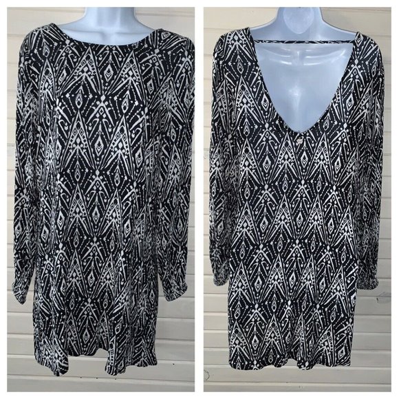 Billabong Sz MEDIUM Black White Scoop Back Flowy Blouse Tunic Top *VGUC - Picture 1 of 11